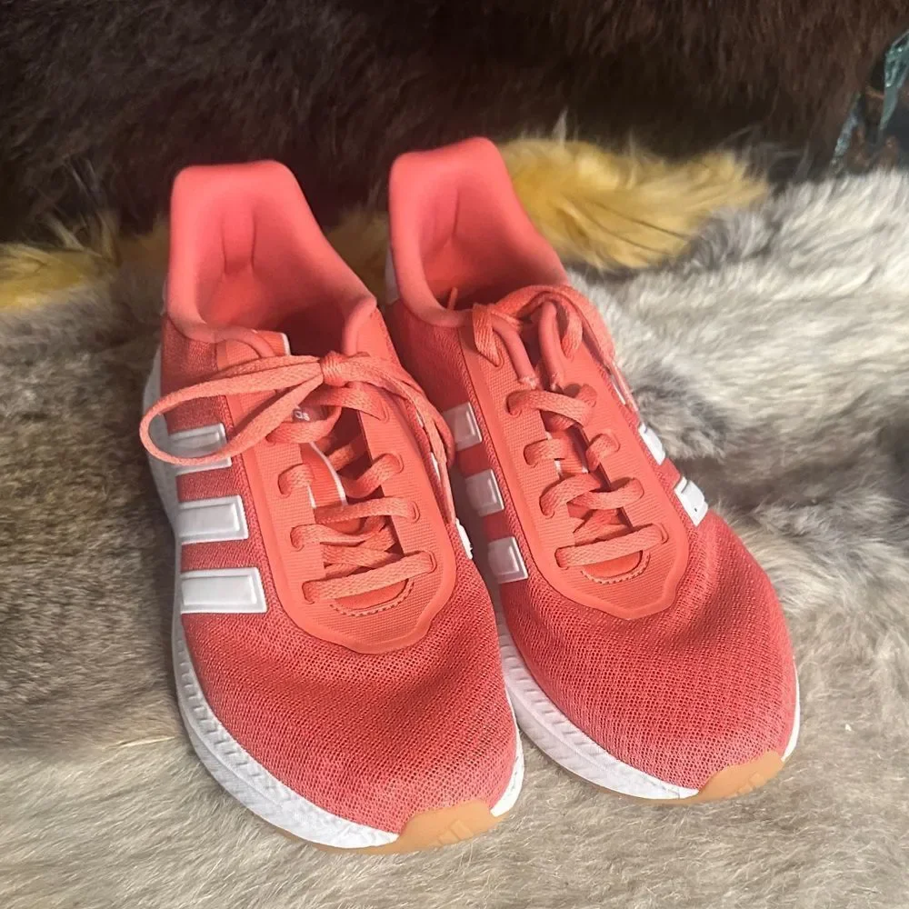 Adidas Women's Bright Coral Sneakers 7 (5235)